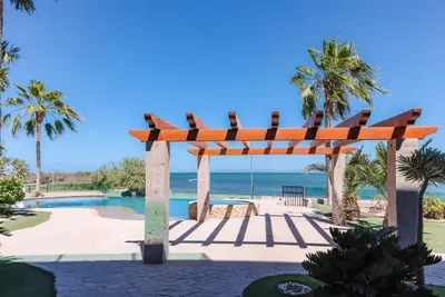 Image de Beachfront Apartment