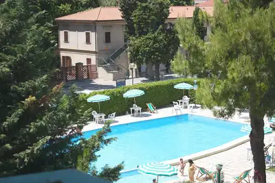 Pineto Centro, Seafront Apartment with Pool