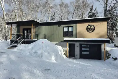 Image de Le Chouette Shack avec Spa dans la Vallée Bras-du-Nord