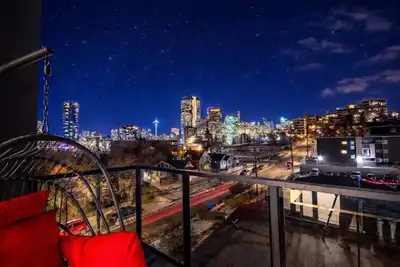 Image de Executive Suite| Downtown Skyline View| Ug Parking