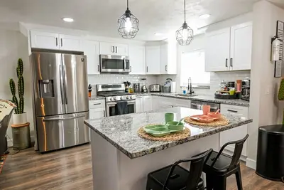 Image de Arvada Getaway - Hot Tub, Fire Pit, Light Rail