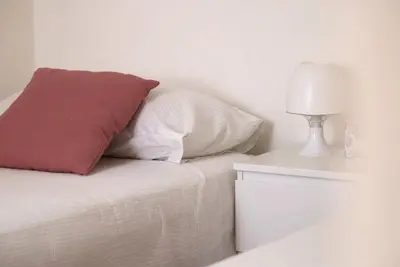 Image de Experience the charm of the hamlet of Cassone: 3-story house a stone's throw from the lake!