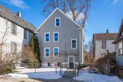 Image de Walk to Brady St, Sleeps 12, 3-Story Brew City Gem