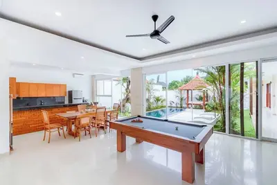 Image de 4-bedroom villa in soothing Bali with cool Ac breeze