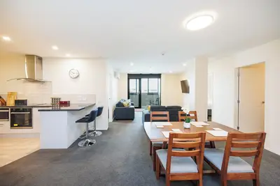Image de Stylish Central Apartment | Secure | Walk to Cbd, Dining & Events