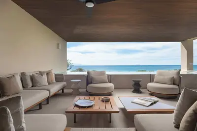 Image de Surf Residences: 4br Luxury Condo + Golf Cart & Club