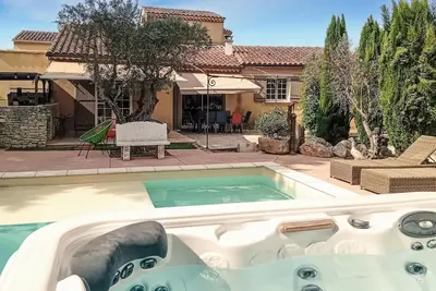 Image de Maison avec piscine privée