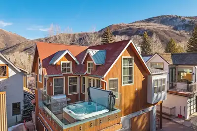 Image de Aspen 5br w/ Rooftop Hot Tub & Views | Highline