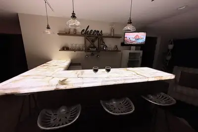 Image de Spacious Farmhouse/hot tub/game room/Mt. views/fire pit/fishing ponds