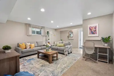 Image de Cozy Panorama Hills Guest Suite | Private Entry | Near Yyc Airport