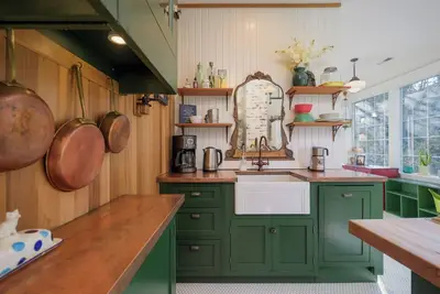 Image de Charming 3-bedroom Astoria apartment- blocks to downtown. 1-9 month rentals