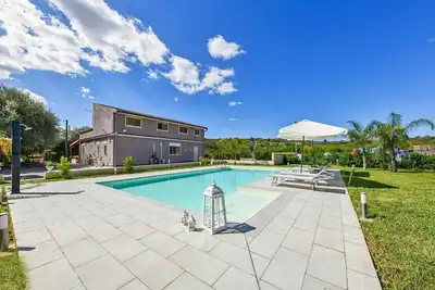 Pet friendly home in Floridia