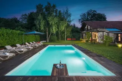 Image de Villa avec piscine chauffée et climatisation