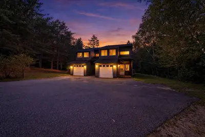 Image de Large Family Getaway  - 2 Units + 2 Hot Tubs