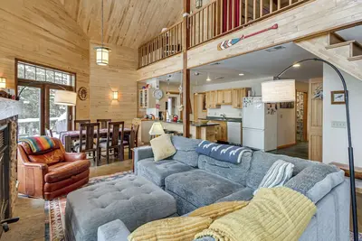 Image de 4-Season Recreation: Secluded Pike River Cabin