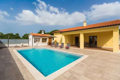Image de Villa avec climatisation et piscine