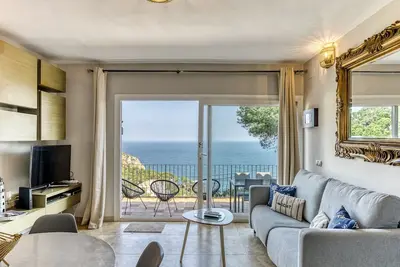 Image de Sol y Mar 1. Appartement situé sur le meilleur site de Begur avec superbe vue en surplomb de mer.