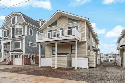 Image de inviting 4 bedroom, 2 bath townhome