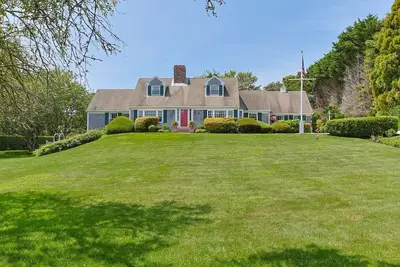 Image de Experience a relaxing vacation at this beautifully maintained estate!