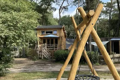 Image de Recreatiepark Klein Zwitserland - Boomhut