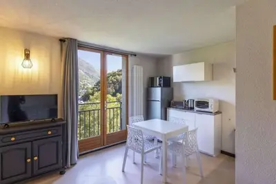 Image de Charmant T2 cabine. sur la route de l'Ardiden et à proximité du centre thermal.