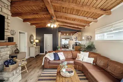 Pompo Beach House| 2 Bed 2 Bath | Silverstrand Beach