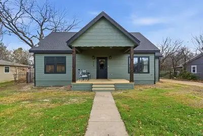 Image de The Bella - Modern Equestrian Home with Park Views near Weatherford Square!