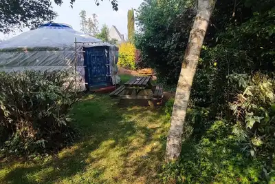 Image de Yourte mongol dans un jardin d'exception à 3 km de la baie du Mont Saint Michel