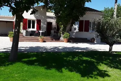 Image de Villa Familiale\nLA Bonbonne En Provence\n8-10 pers  5 ch, piscine, calme, Vaucluse