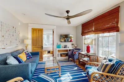 Image de Town of Lewes house w/deck, balcony, close to beach & restaurants