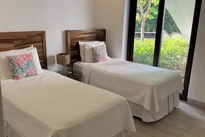 Image de Hacienda Iguana Beachfront 2br Condo- Costamar