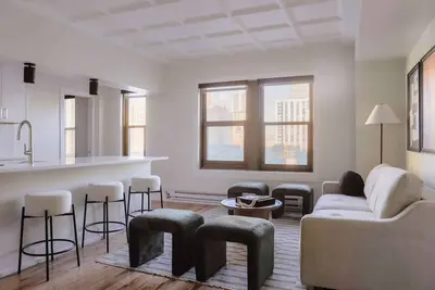 Image de Luxury Designer Apartment 803| Gold Coast/Old Town