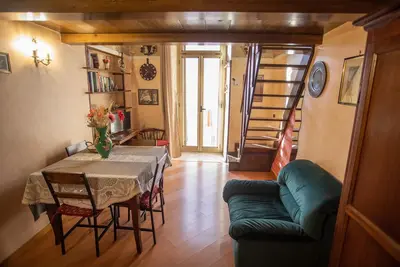 Image de Rustic bivouac with balcony-your relaxing retreat between the sea and downtown