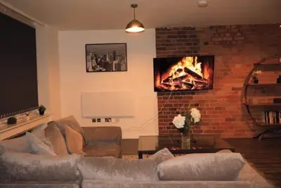 Image de Cosy 3-Bedroom Family Apartment - Free Parking