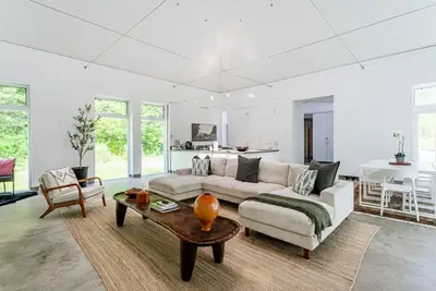 Image de Modern House - 100 Acres w/ Waterfall & Hiking