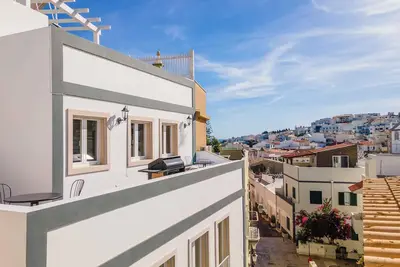 Image de Triple-Storey Beach Haven with Ocean View + Bbq