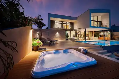 Image de Luxury 4br Seafront Villa with Pool and Jacuzzi