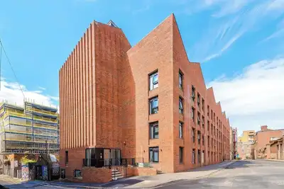 Image de Modern Liverpool Flat | Contractors & Work Trips %