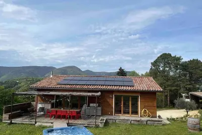 Image de Maison avec jardin et jaccuzzi