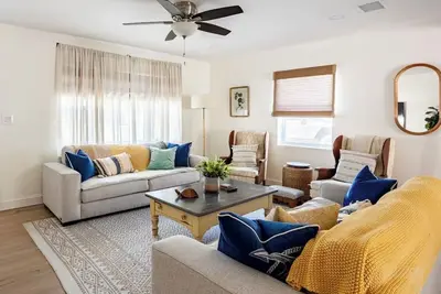 Image de Beach house just minutes to Clearwater beach!