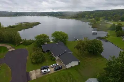 Image de Portage Lake Family Getaway - 200ft Frontage!