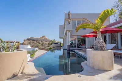 Image de Beautiful Hillside Luxury Villa with Infinity Pool and Spa