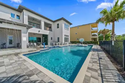 Image de Worldwide Luxury | 9br Luxe Mansion w/ Private Pool, Theater, and Game Room near Disney