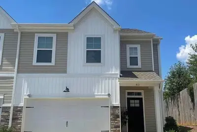Image de Luxe Oasis 3 bedroom 2. 5 bath home in Greer close to Airport