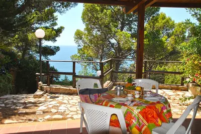 Image de Marilena cottage between sea and nature