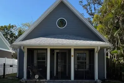 Image de Charming 1-bedroom house in marvelous Dunedin, 1. 5 blocks Blue Jays park