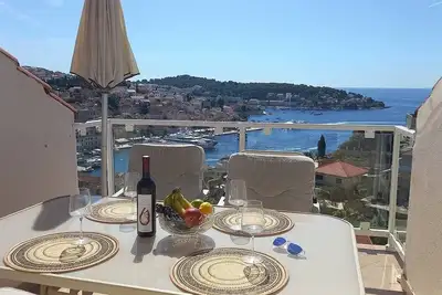 Image de Appartement de deux chambres avec la terrasse et la vue sur le mer Hvar (A-25144-a)