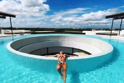 Image de Piscina 360°-Studio-16 persona-Gym-Jardín colgante