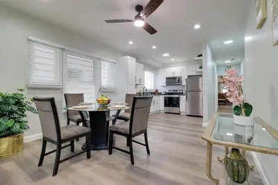 Image de 1 Mile to Henry Ford Hospital! Renovated Rental