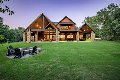 Image de Lakefront Estate on 26 Acres: Hot Tub & Games